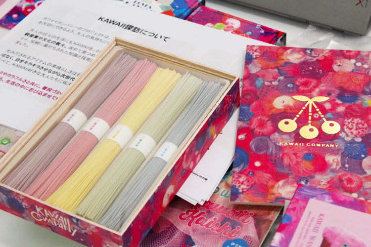 「KAWAII COMPANY 170年の技術が輝く 5つの味のカワイイ 三輪そうめんの会」左から紫いも、うめ、かぼす、青しそ、あお(プレーン風味)。