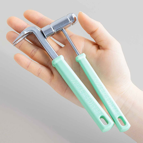 ちょっと使いたいときにもサッと取り出しやすい、コンパクトな手のひらサイズ