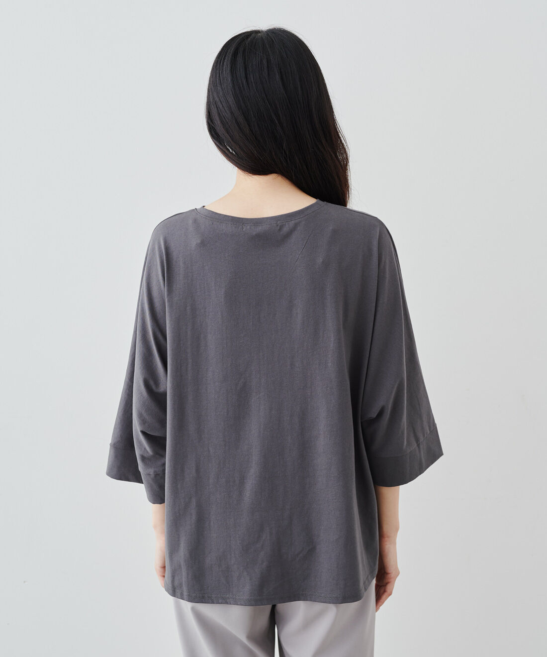 IEDIT|IEDIT[イディット]　UVカット・接触冷感機能の綿100％国産ドルマンTシャツ〈ライトグレージュ〉|これは参考画像です。お届けするカラーとは異なります。