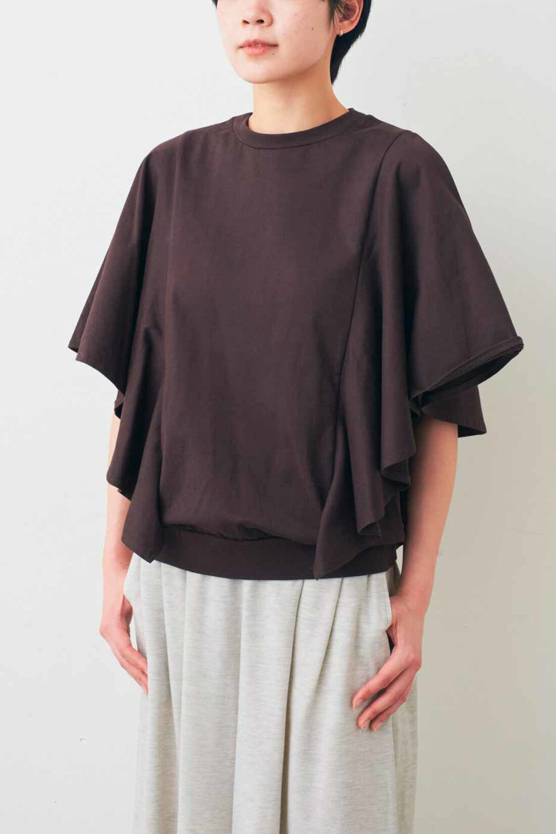 IEDIT|IEDIT[イディット]　接触冷感・吸汗速乾・抗菌防臭！ Ohcool（R）Ⅱplus素材のフリルトップス〈アイボリー〉|モデル身長：163cm　着用サイズ：M これは参考画像です。お届けするカラーとは異なります。