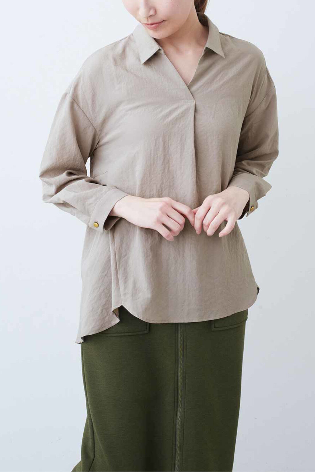 IEDIT|IEDIT[イディット]　リラクシーシルエットのきちんと見えスキッパーシャツブラウス〈ベージュ〉|モデル身長：164cm　着用サイズ：M