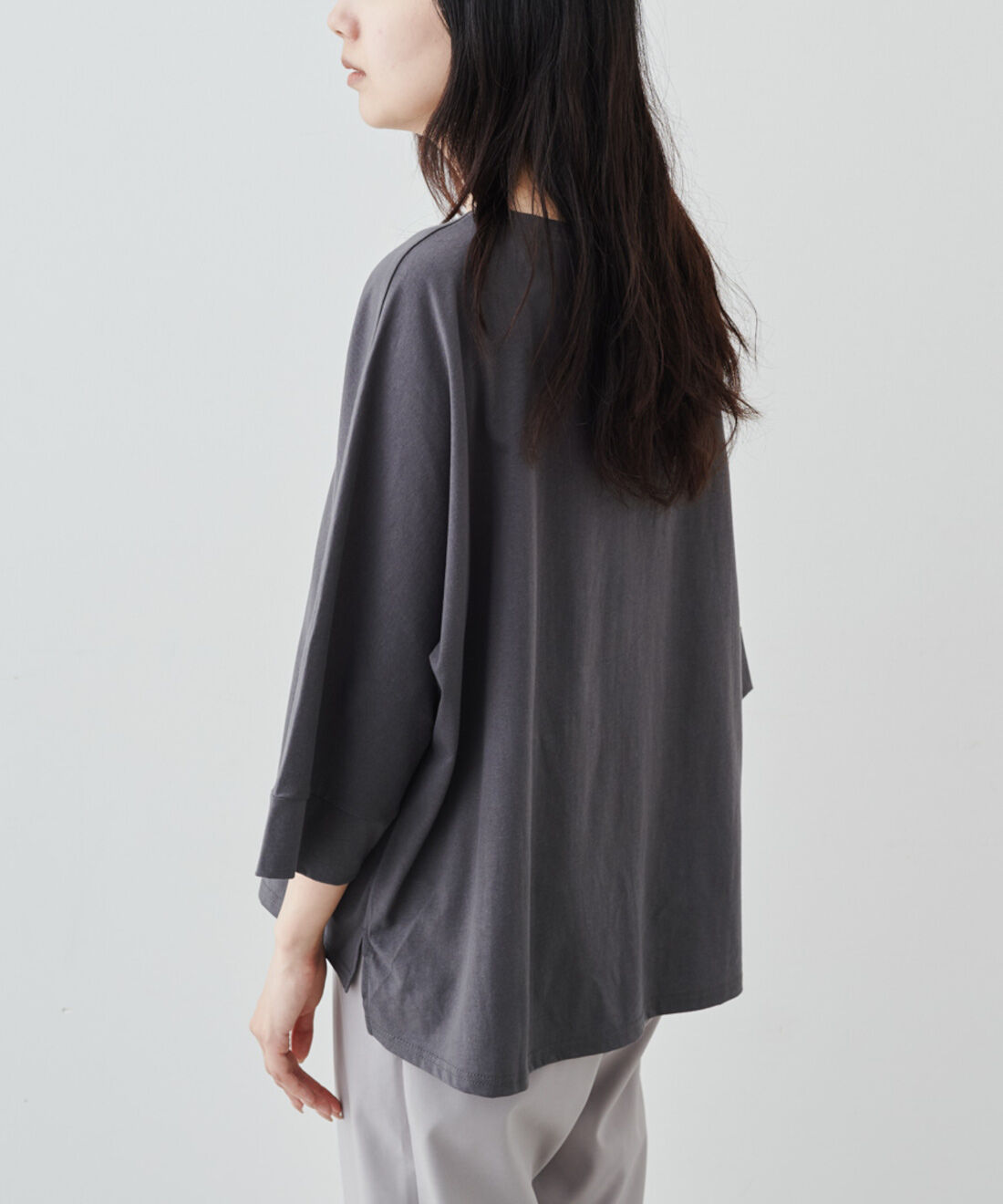 IEDIT|IEDIT[イディット]　UVカット・接触冷感機能の綿100％国産ドルマンTシャツ〈ライトグレージュ〉|これは参考画像です。お届けするカラーとは異なります。
