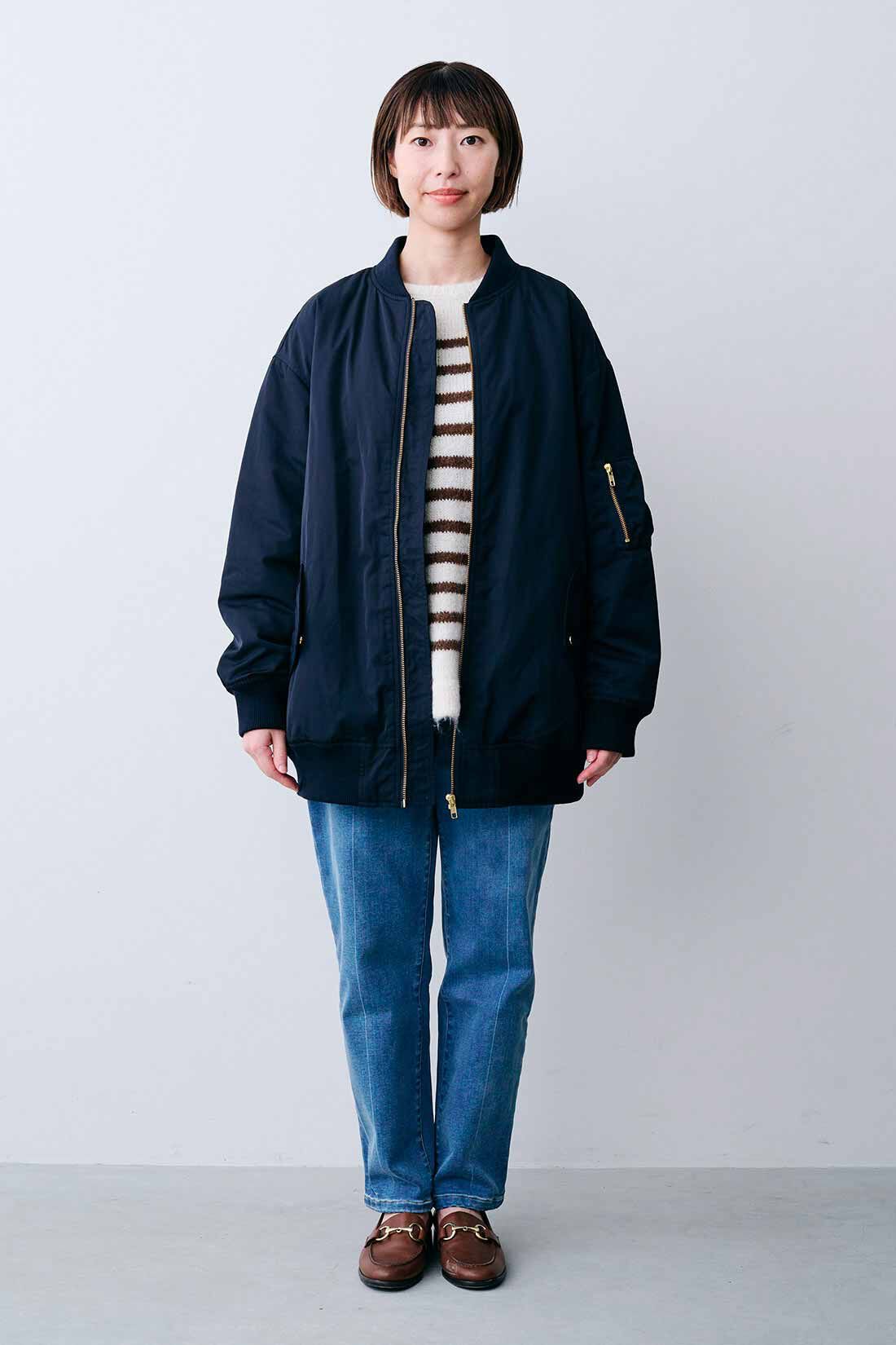 IEDIT|IEDIT[イディット]　小森美穂子さんコラボ ミドル丈MA-1中わたコート〈ネイビー〉|モデル身長：160cm 着用サイズ：M