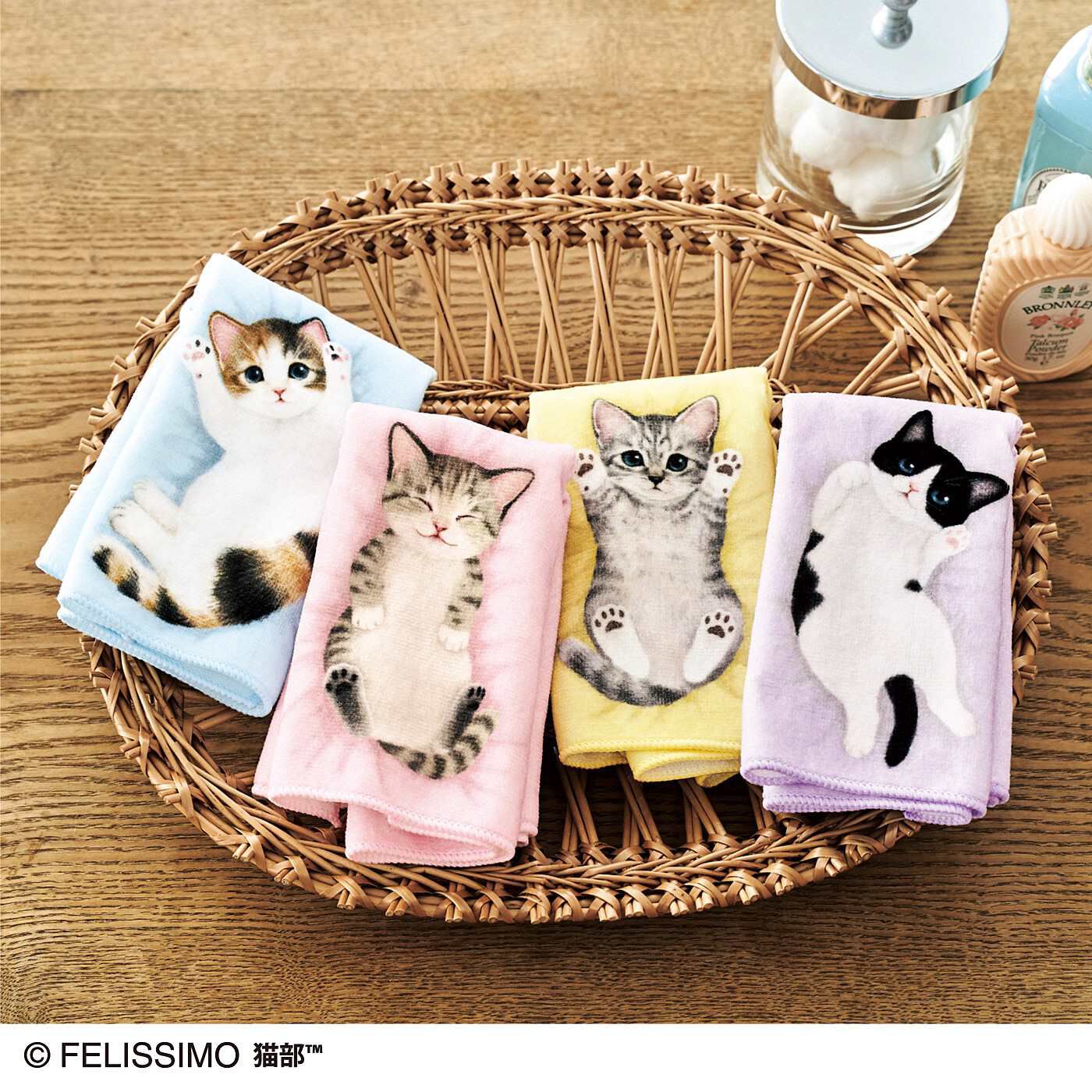 猫部|子猫がへそ天でごろ～ん　タオルハンカチ