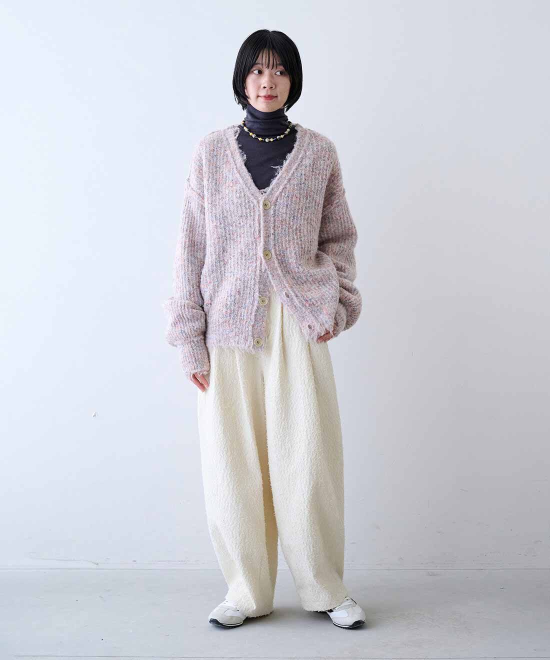 MEDE19F|コットンツィード素材 バナナシルエットパンツ〈オフホワイト〉と起毛ミックス リバーシブルニットカーディガンのコーディネート