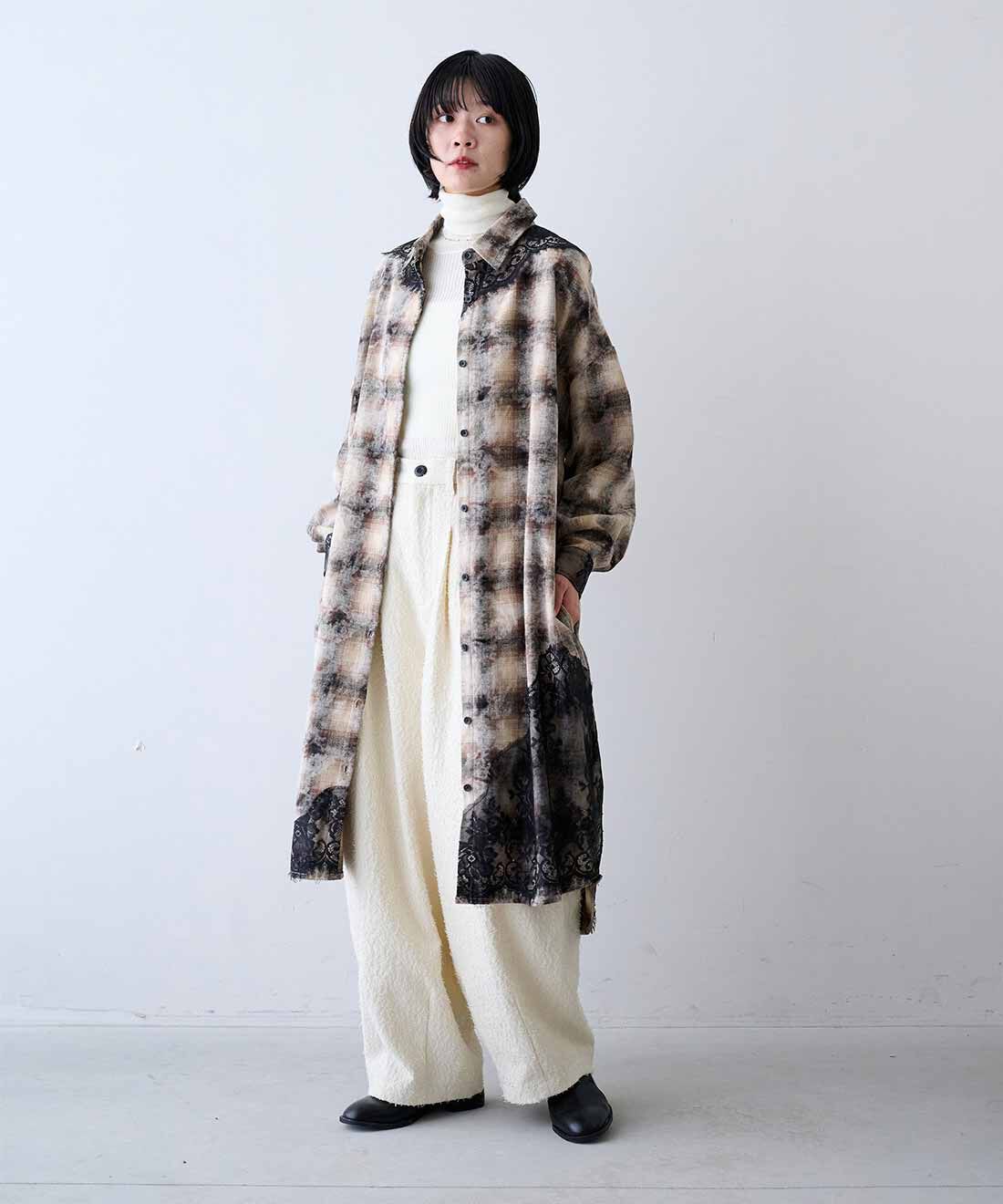 MEDE19F|綿 タートルニットの会とコットンツィード素材 バナナシルエットパンツ〈オフホワイト〉のコーディネート