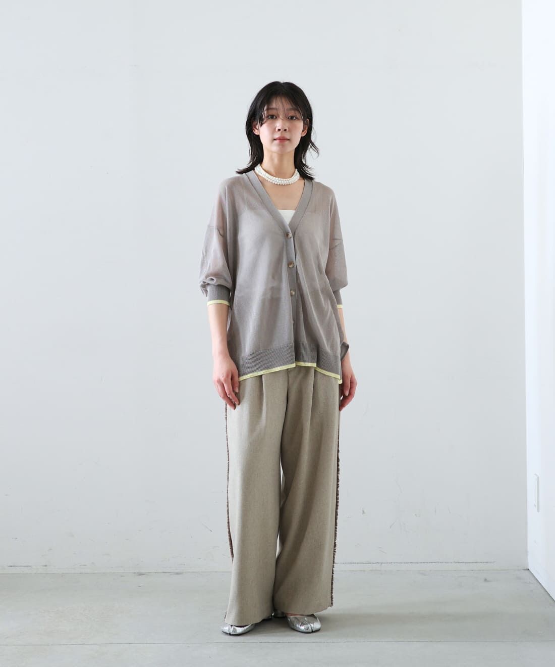 MEDE19F|配色ラインのシアーニット カーディガンと配色ラインのシアーニット カーディガンのコーディネート