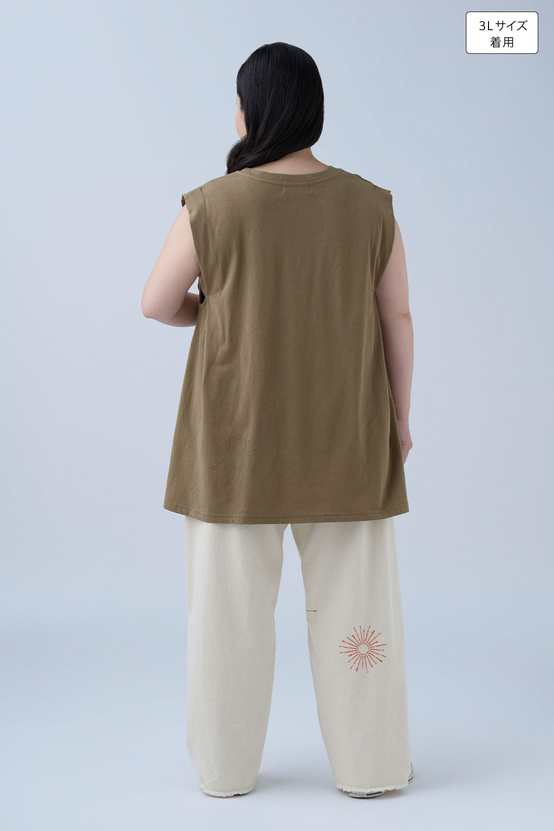 MEDE19F|刺繍とプリント バレルパンツ〈オフホワイト〉のコーディネート|身長：160cm バスト：113cm ウエスト：90cm ヒップ：115cm 太ももまわり：63cm