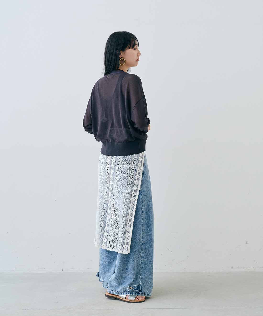 MEDE19F|麻混シアーカーディガンと麻混シアーカーディガンとヴィンテージハートモチーフベルベットリボンチョーカーとEDER SHOES 1398 ARGENTO /NATURALEのコーディネート