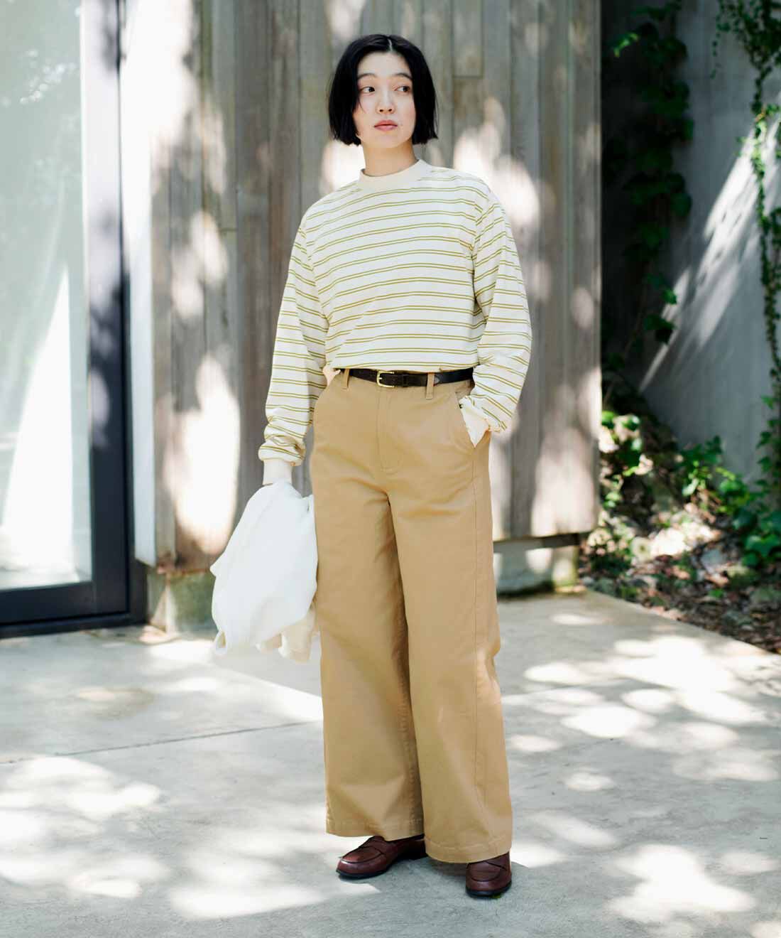 THREE FIFTY STANDARD|すっきりノータックのチノパンツ〈ベージュ〉のコーディネート