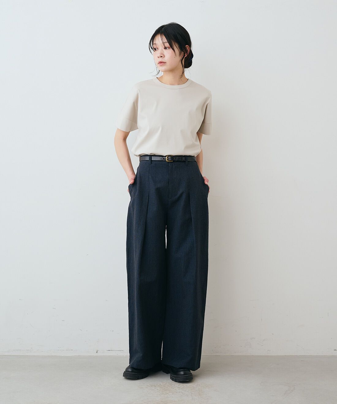 THREE FIFTY STANDARD|小谷実由さん セットアップで使えるチェックパンツ〈ダークチャコール〉のコーディネート