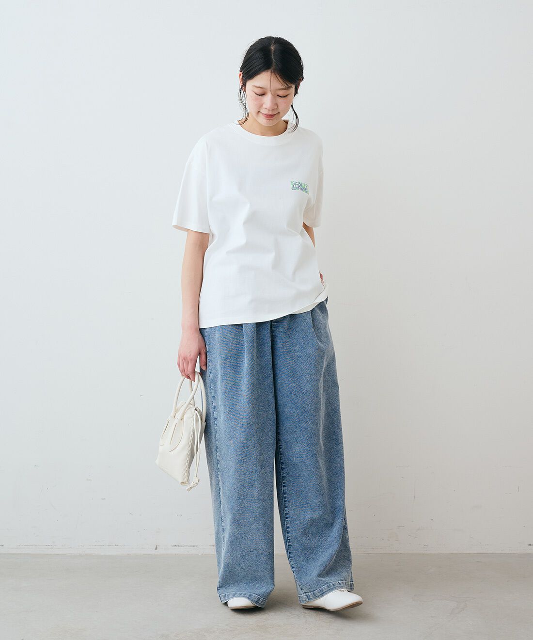THREE FIFTY STANDARD|ケミカルウオッシュ加工のデニムパンツ　のコーディネート