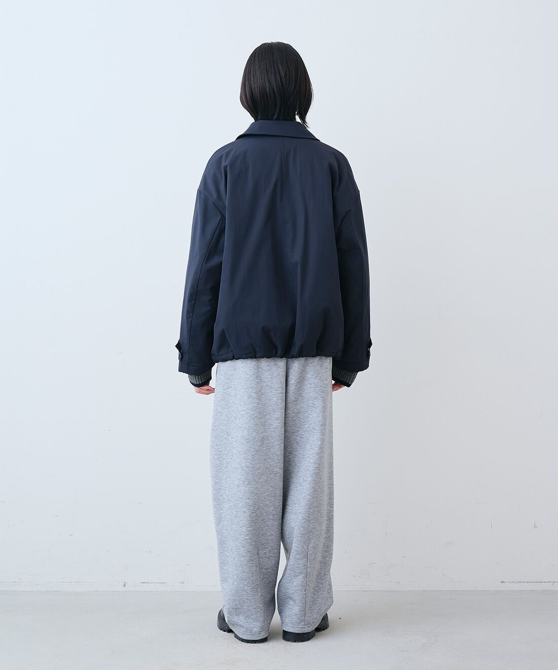 THREE FIFTY STANDARD|裏サーモライトキルトのブルゾン〈ネイビー〉と裏起毛のあったかカットソー カーブパンツのコーディネート