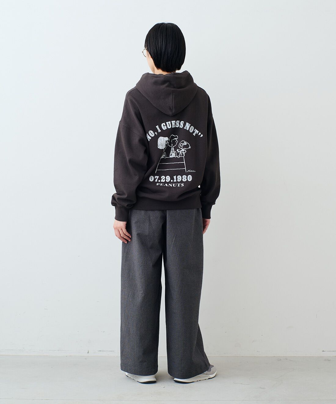 THREE FIFTY STANDARD|PEANUTS フライングエース プリント パーカーのコーディネート|モデル身長：163cm 着用サイズ：M