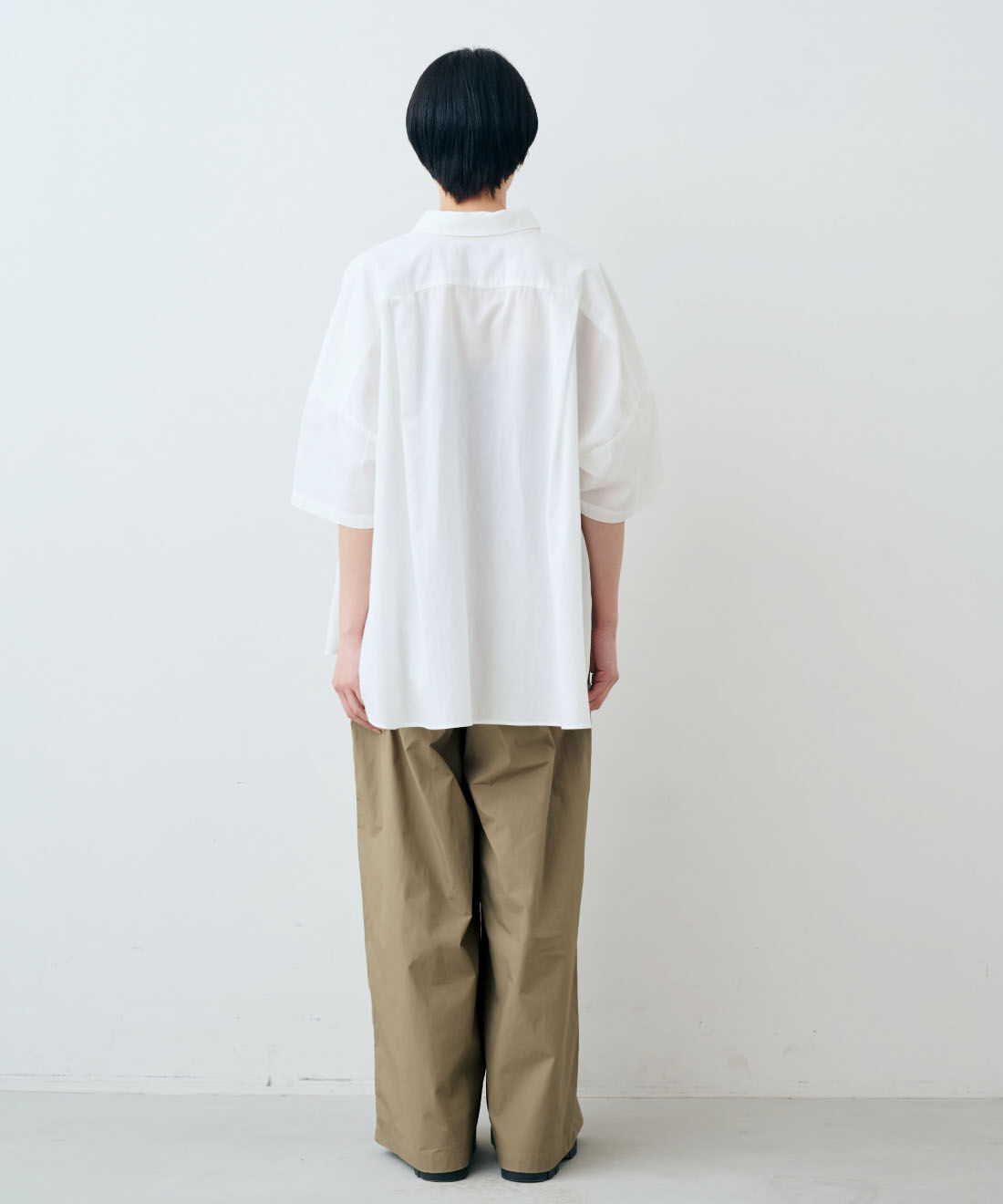 THREE FIFTY STANDARD|綿100％ 上品 接触冷感素材 ワイドパンツ 〈カーキベージュ〉のコーディネート