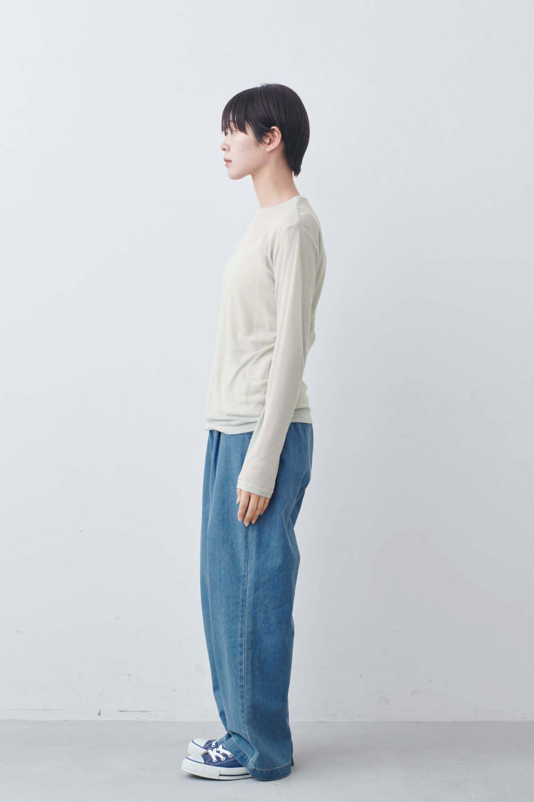 THREE FIFTY STANDARD|ライトデニムのタックワイドパンツのコーディネート