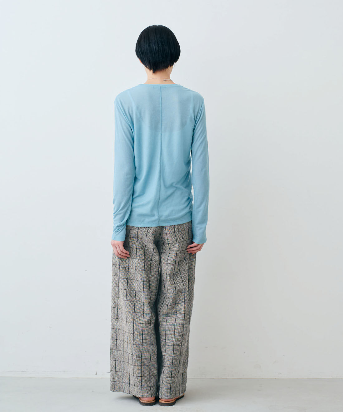 THREE FIFTY STANDARD|綿混 ベア天じく ブラキャミソールと綿100％ モノトーンチェック ワイドパンツと日本製 2-WAY チェーン ネックレスのコーディネート