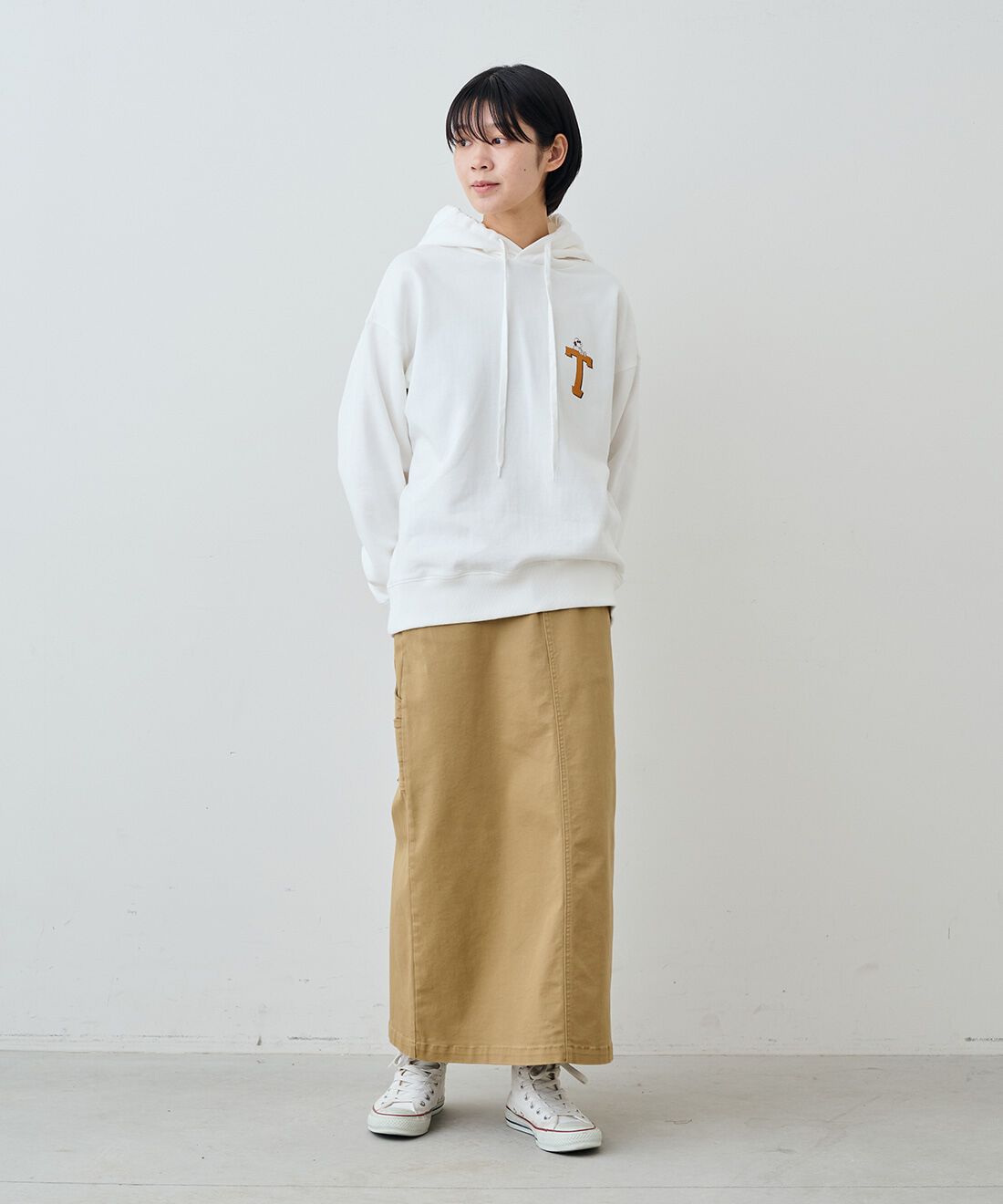 THREE FIFTY STANDARD|PEANUTS フライングエース プリント パーカーのコーディネート|モデル身長：163cm 着用サイズ：M