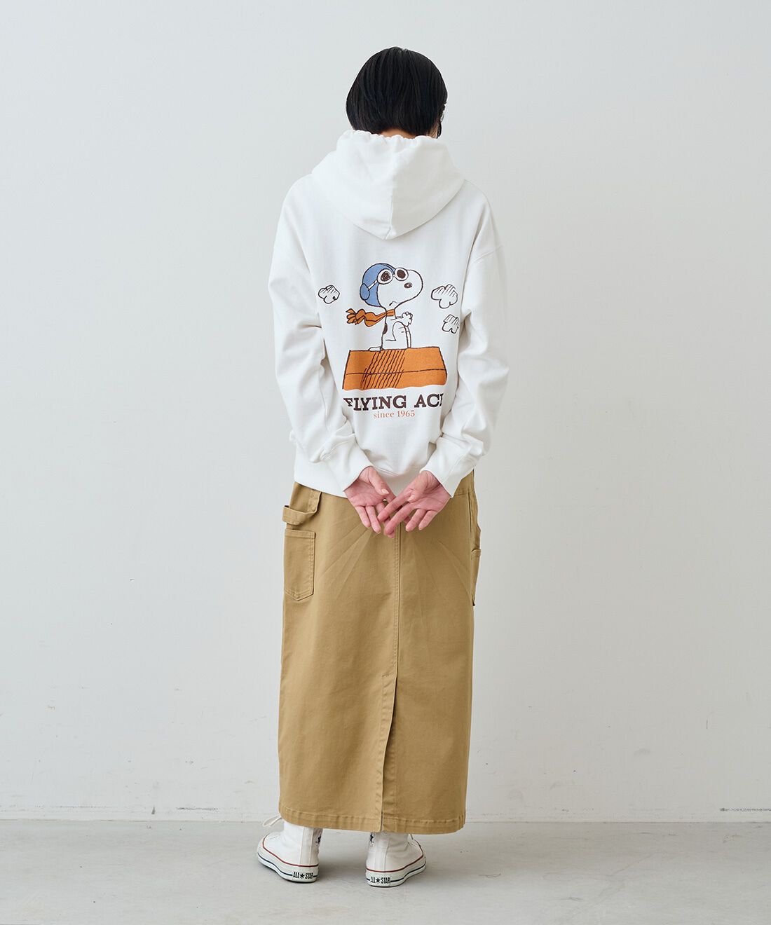 THREE FIFTY STANDARD|PEANUTS フライングエース プリント パーカーのコーディネート|モデル身長：163cm 着用サイズ：M