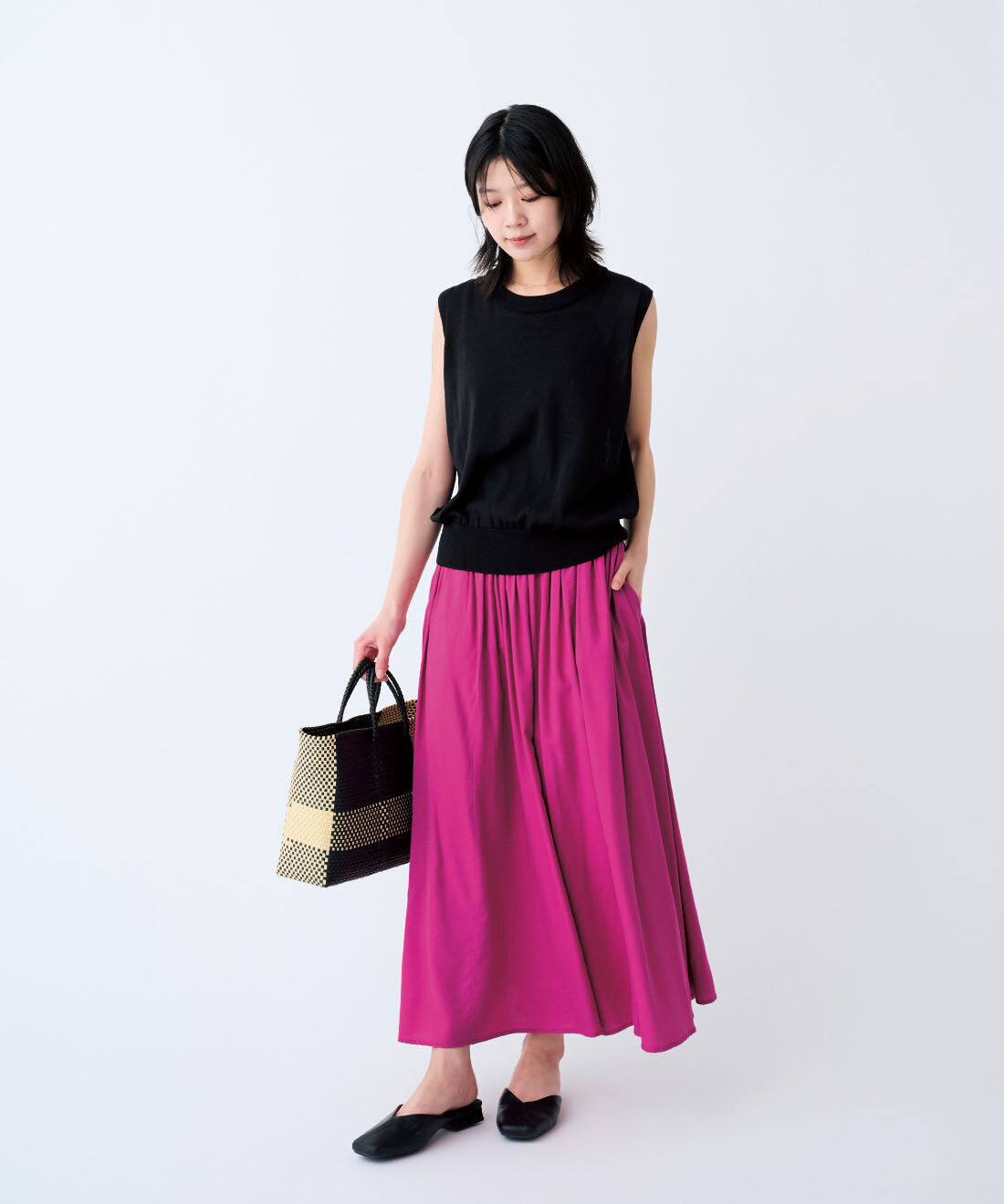 THREE FIFTY STANDARD|THREE FIFTY STANDARD　シルエットにこだわったギャザーフレアースカート〈フューシャピンク〉|モデル身長：163cm　着用サイズ：M