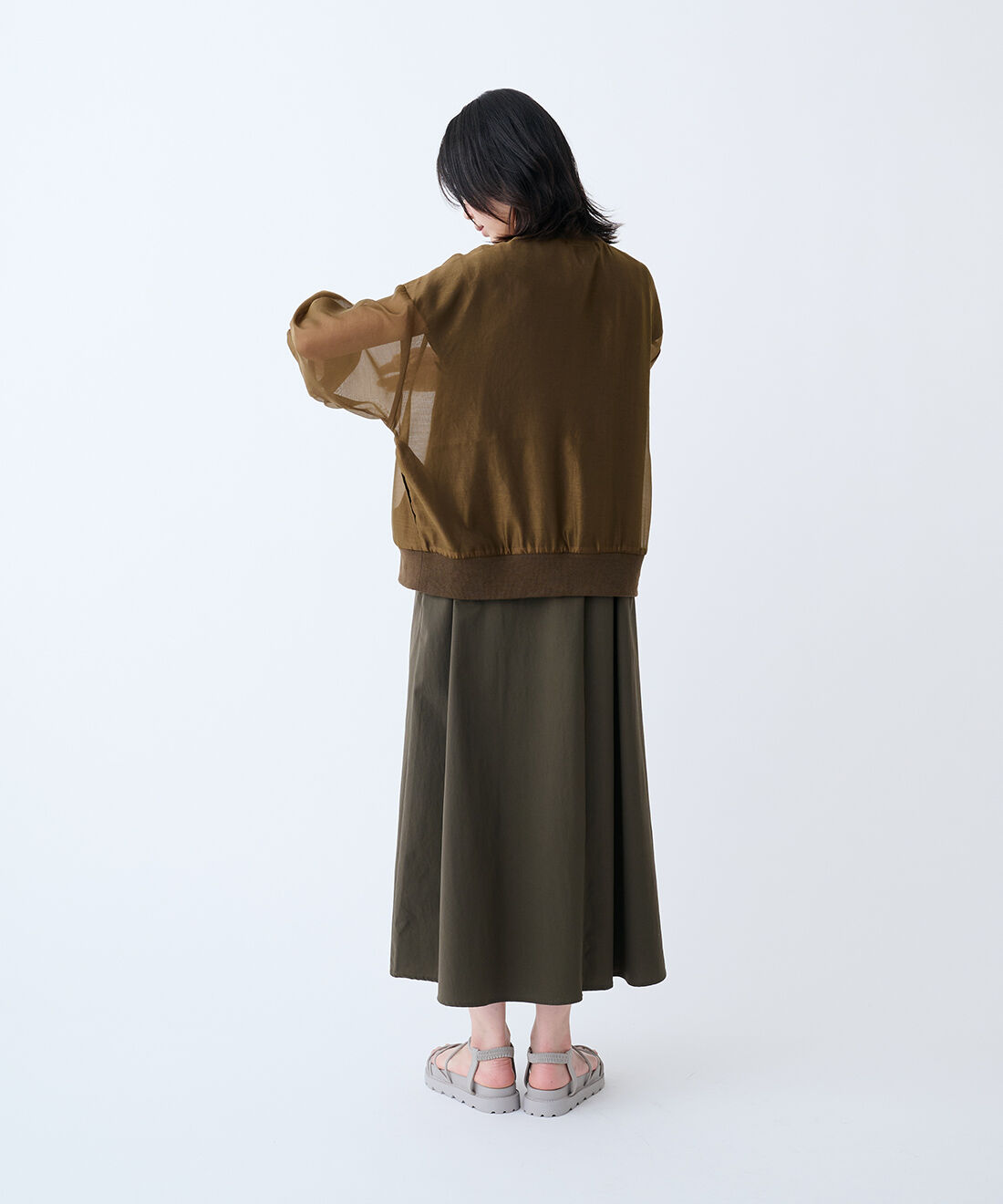 THREE FIFTY STANDARD|吸汗速乾機能付きワンピース〈カーキブラウン〉のコーディネート