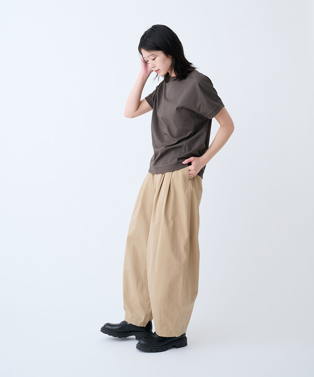 THREE FIFTY STANDARD|金子敦子さん コットン100％のわくわくズボン〈ベージュ〉のコーディネート