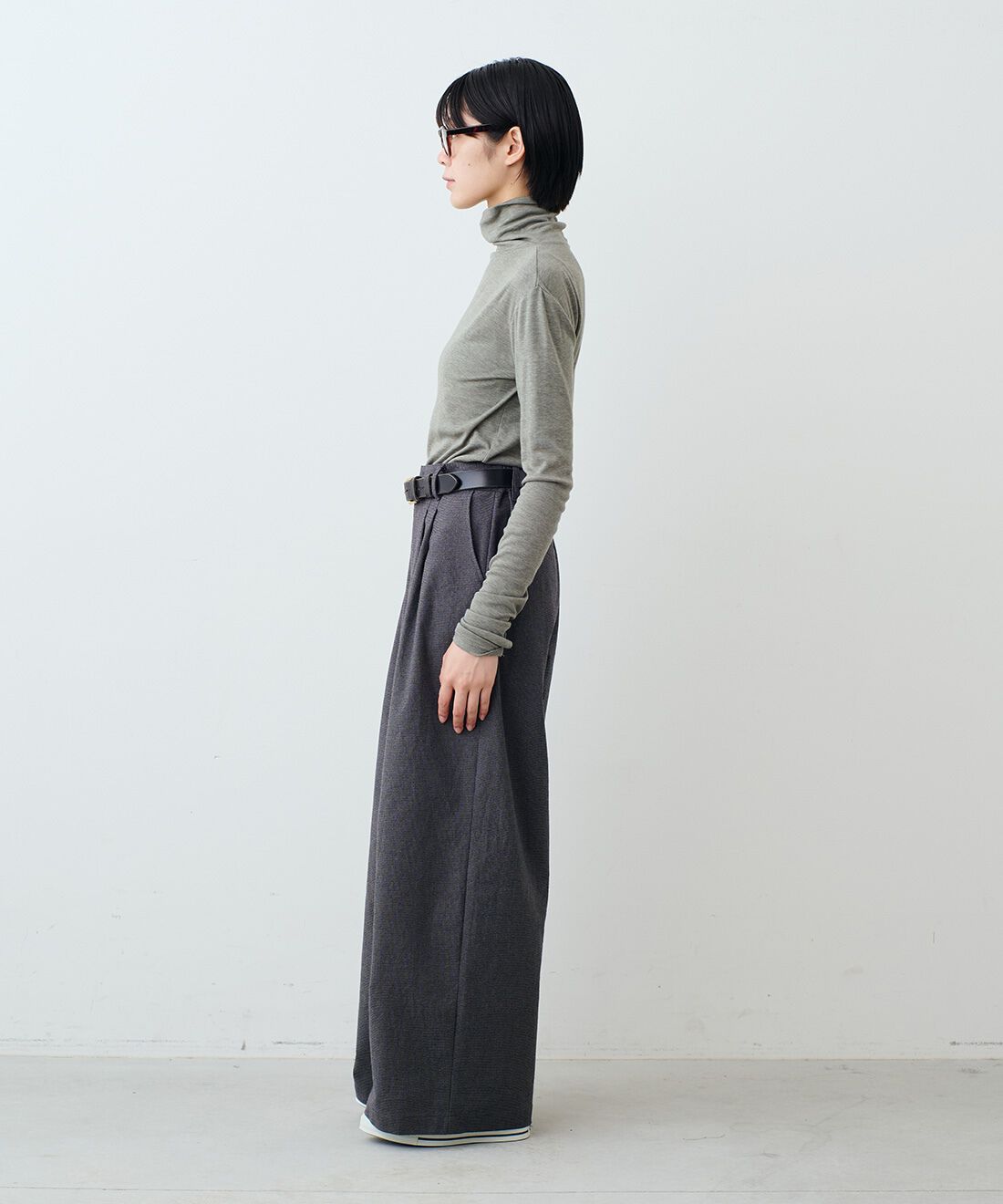 THREE FIFTY STANDARD|やさしい肌ざわりシルク混 カットソー タートルのコーディネート|モデル身長：163cm 着用サイズ：M
