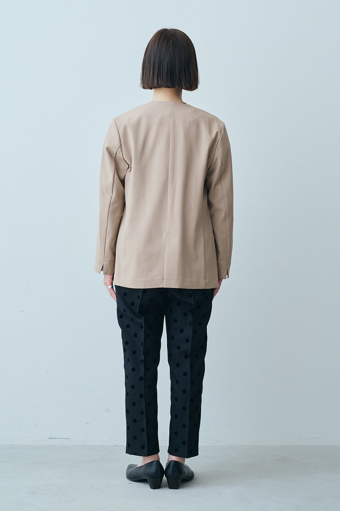 IEDIT|ノーカラー ジャケット〈ベージュ〉のコーディネート|【着用サイズ】ジャケット：SP　トップス：S　パンツ：SP