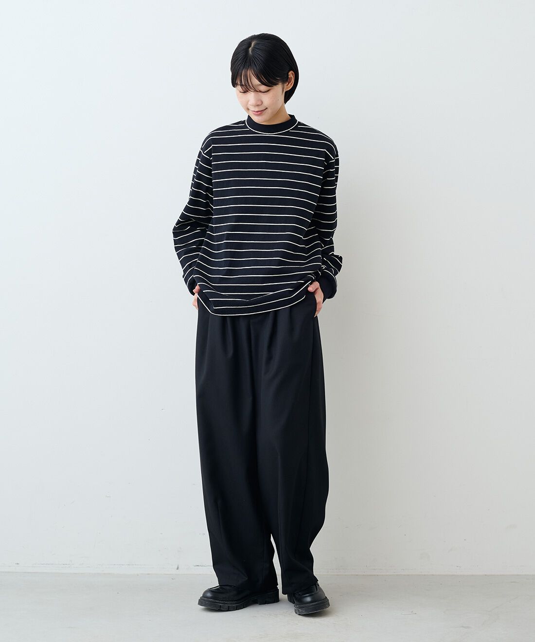THREE FIFTY STANDARD|タック テーパードパンツ〈ブラック〉のコーディネート|モデル身長：163cm 着用サイズ：M