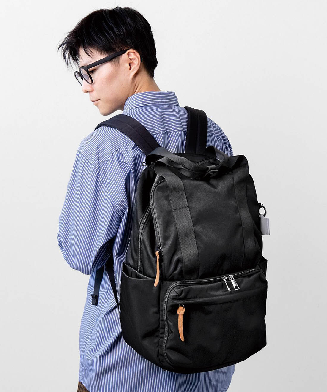 L'AMIPLUS|田中美保さん&times;ラミプリュス　仕分けたい荷物がスイスイ！　ワンフロアにもなる２階建てリュック〈ブラック〉