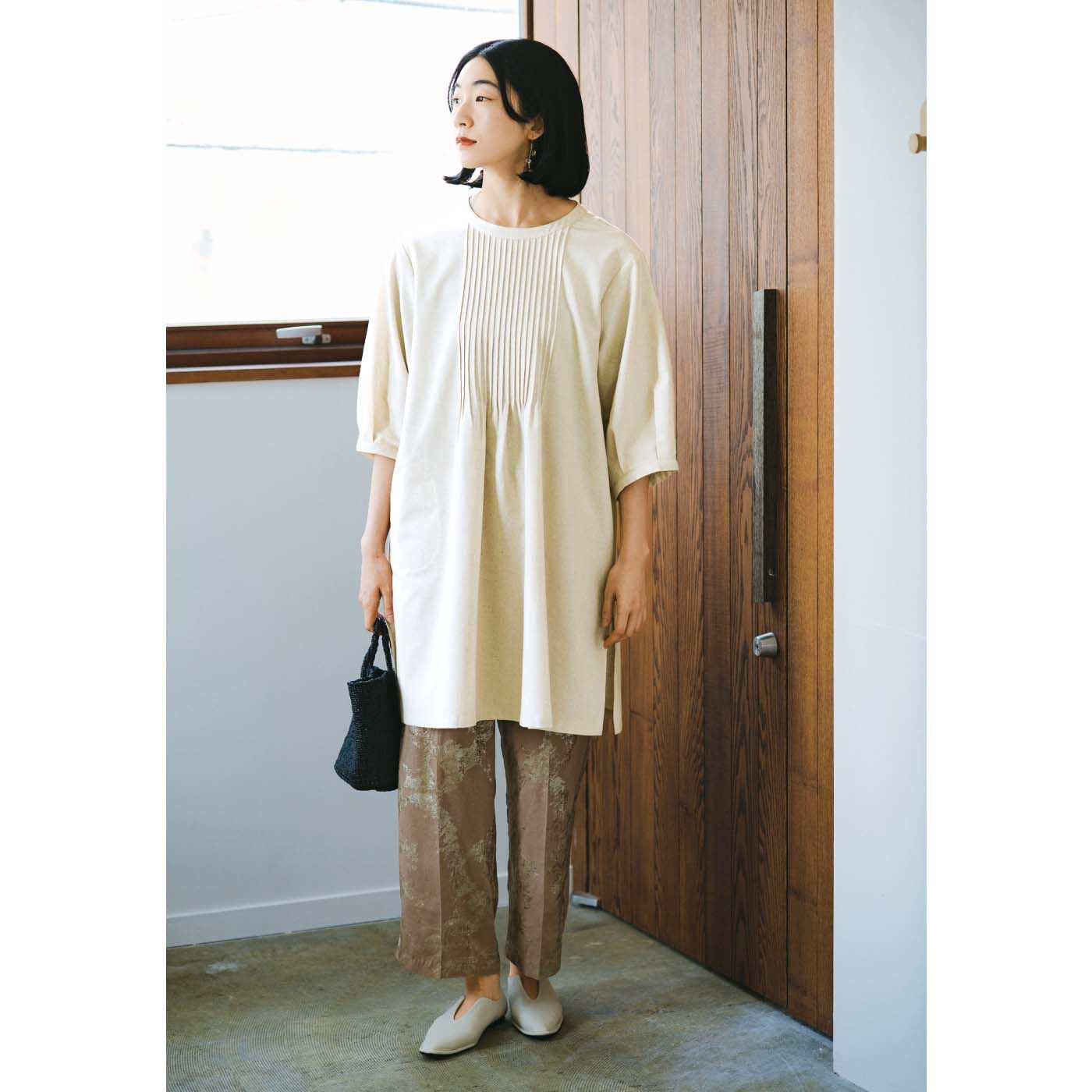 el:ment|el:ment　伝統をまとう ピンタック入りですっきり見え 綿麻混モダン割烹着チュニックの会|パンツを合わせて、お出かけにも。