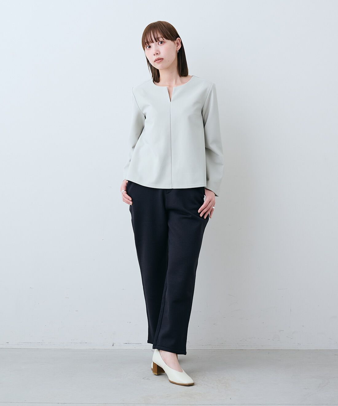 IEDIT|ほっと適温トップス〈グリーン〉ＩＥのコーディネート|モデル身長：150cm　トップス着用サイズ：SP　ボトムス着用サイズ：SP