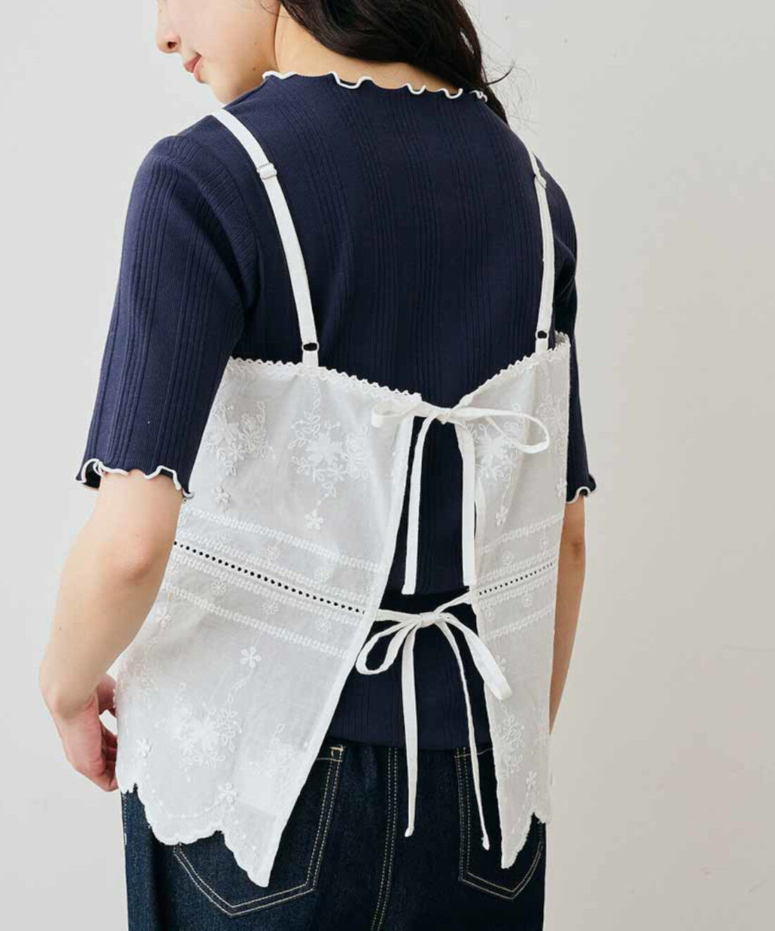 Live in comfort［リブインコンフォート］|リブ イン コンフォート　人気スタイリスト 石上 美津江さんとつくった スカラップレースのキャミソールビスチェ〈オフホワイト〉