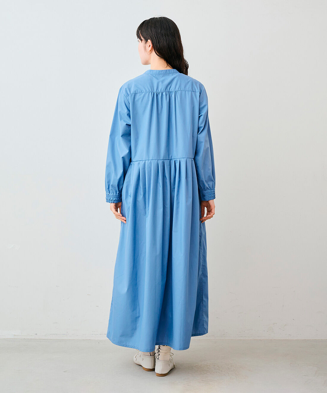 Live in  comfort|リブ イン コンフォート　栞里ちゃんとつくった 大人の長袖ドラマティックワンピース〈ライトブルー〉