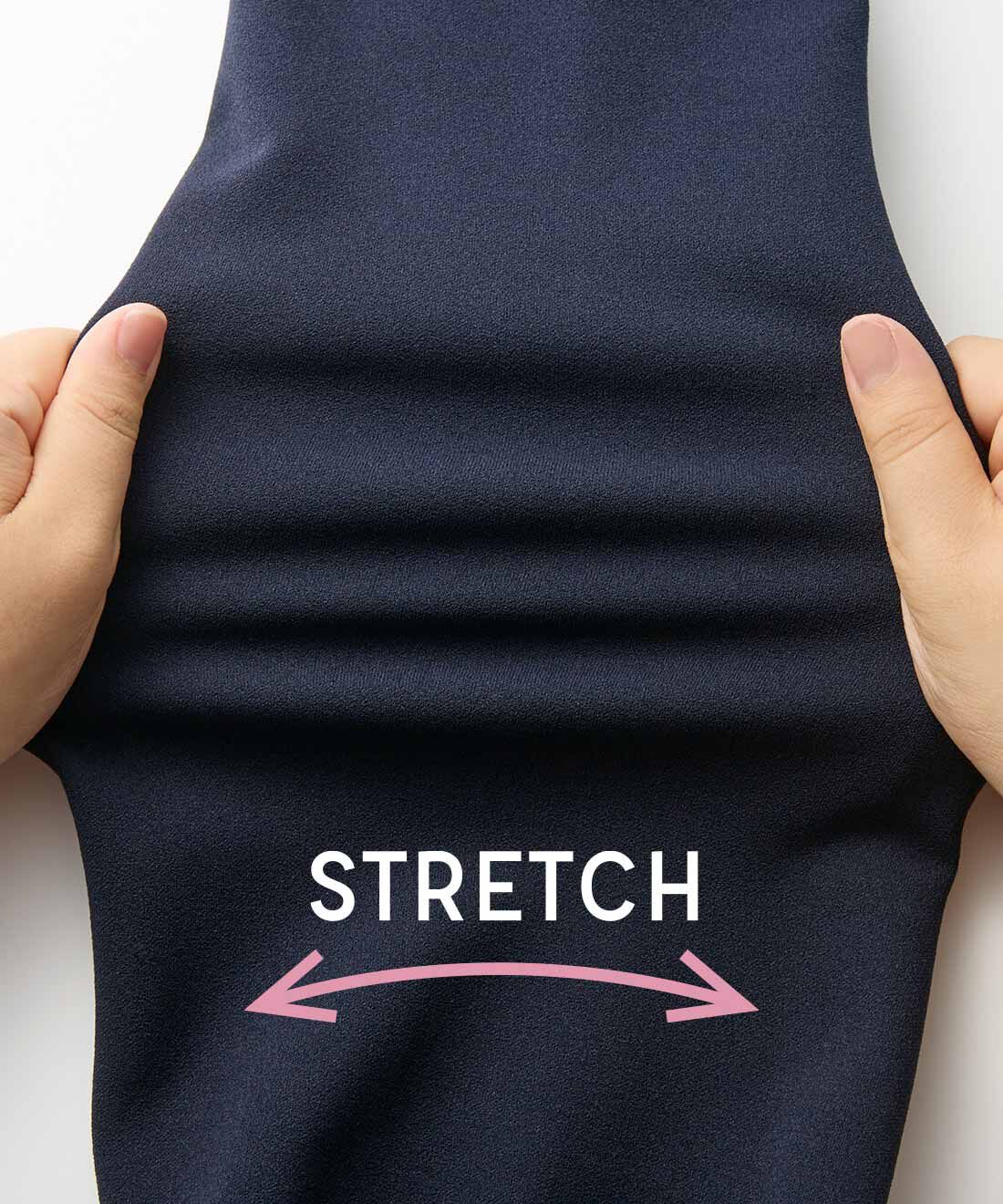 Live in  comfort|リブ イン コンフォート　伸びやかな着心地がやみつきに サテン衿がつやめく上品ワンピース〈ネイビー〉|ワンピース部分はマットな質感で上品見えする、伸びやかなカットソージョーゼット素材。
