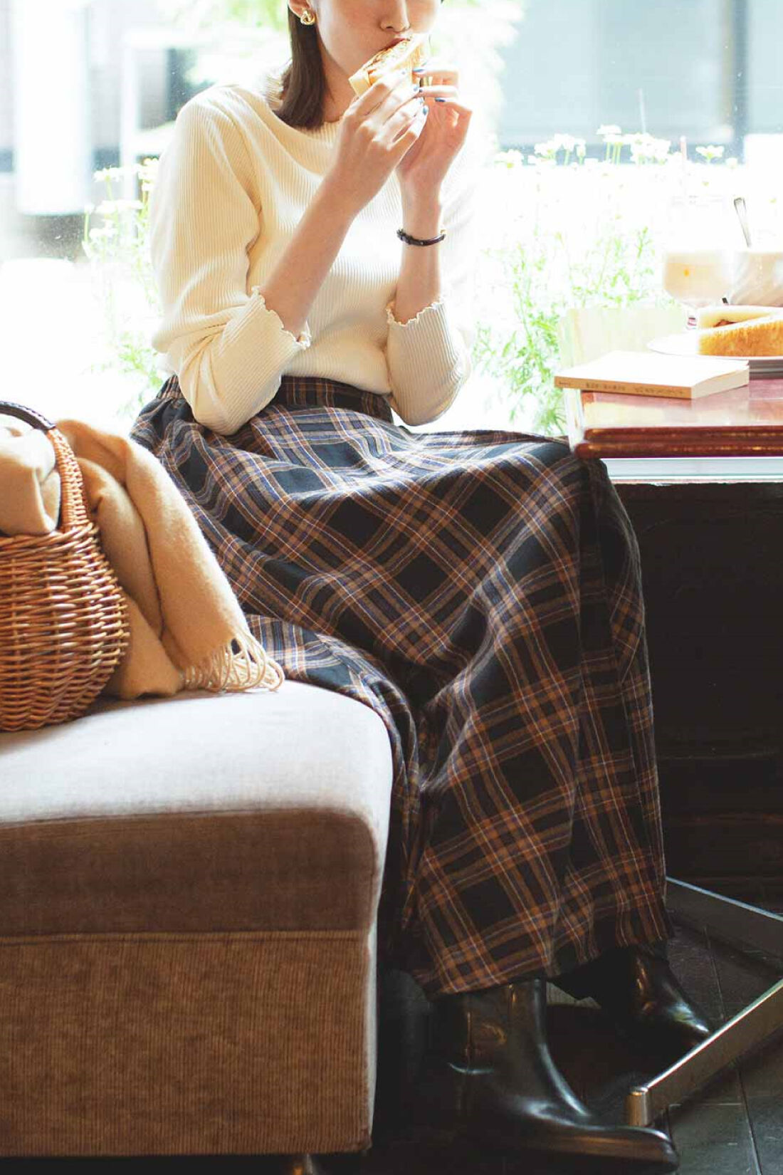 Live in  comfort|リブ イン コンフォート　はくだけで即華やぐ！ 大人チェック柄の巻き風スカート〈ブラック〉