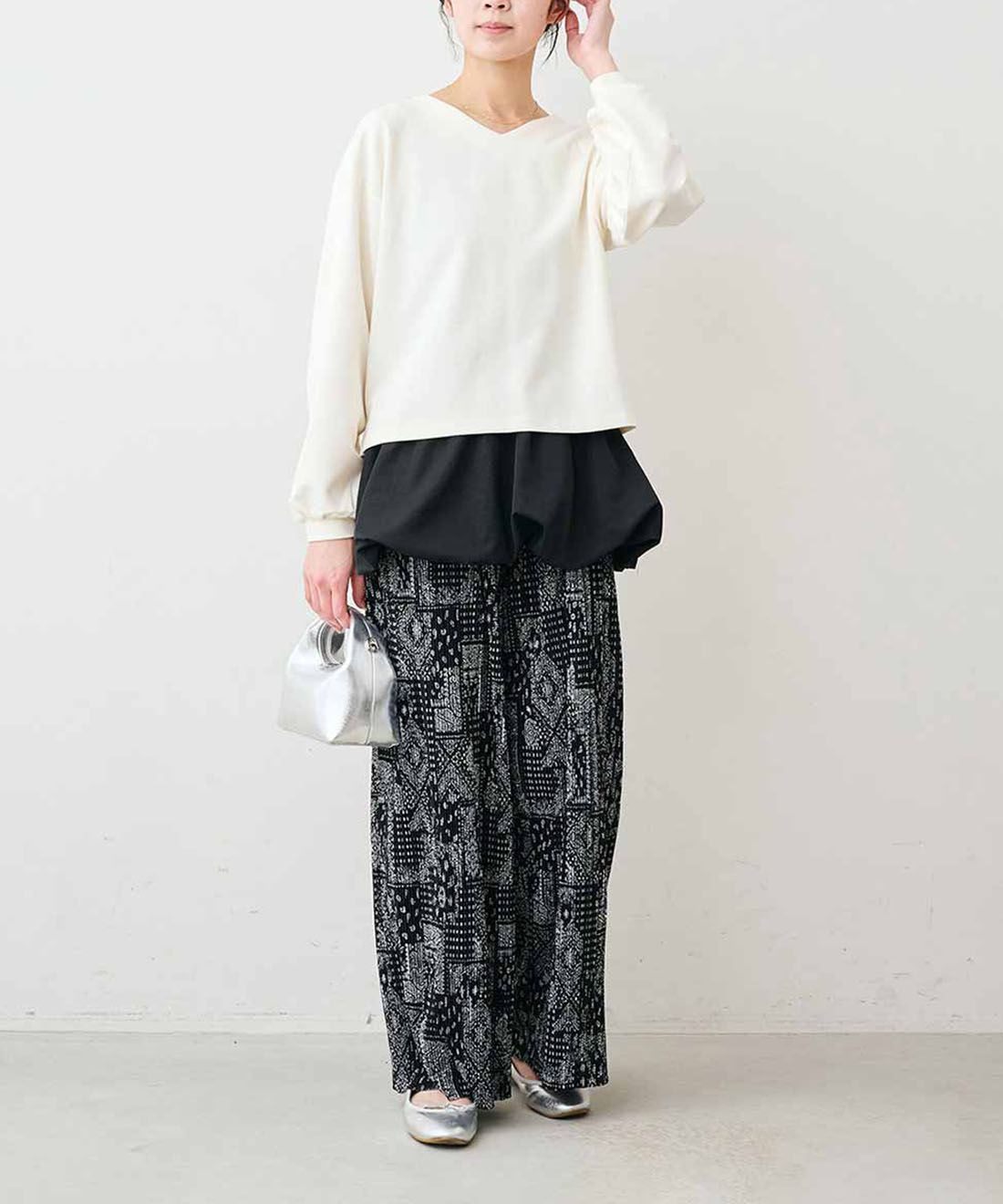 Live in  comfort|リブ イン コンフォート　パッと着るだけでサマになる トップス＆スカートセット〈アイボリー&times;ブルーチェック〉|モデル身長：163cm　着用サイズ：M　※トップスのみ着用