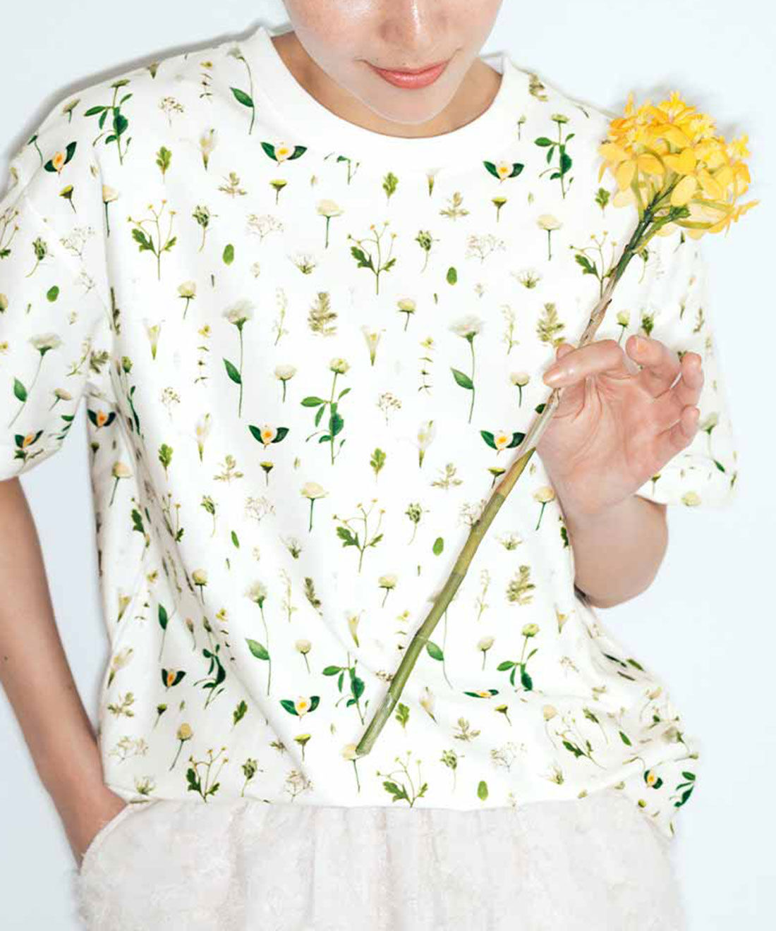 Live in  comfort|リブ イン コンフォート&times;plantica 美しく咲き誇る コットンTシャツ by LOVE＆PEACE PROJECT〈ホワイト〉