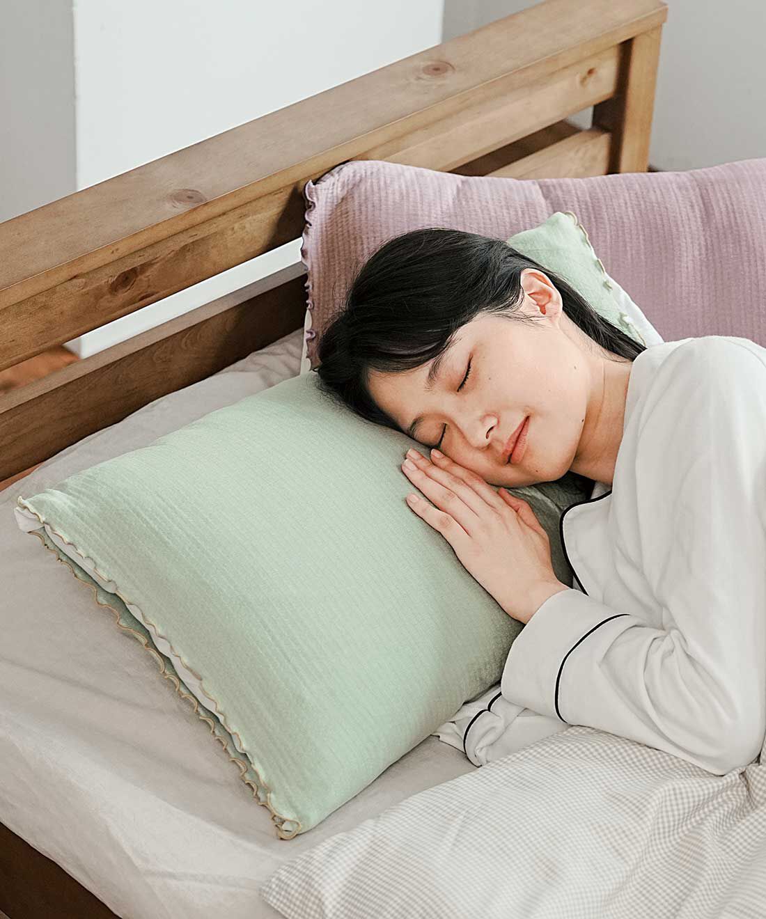 flufeel|ユルセルフ　髪とお肌になめらかシルクを寝ている間のきれい習慣　癒やしカラーの枕カバーの会