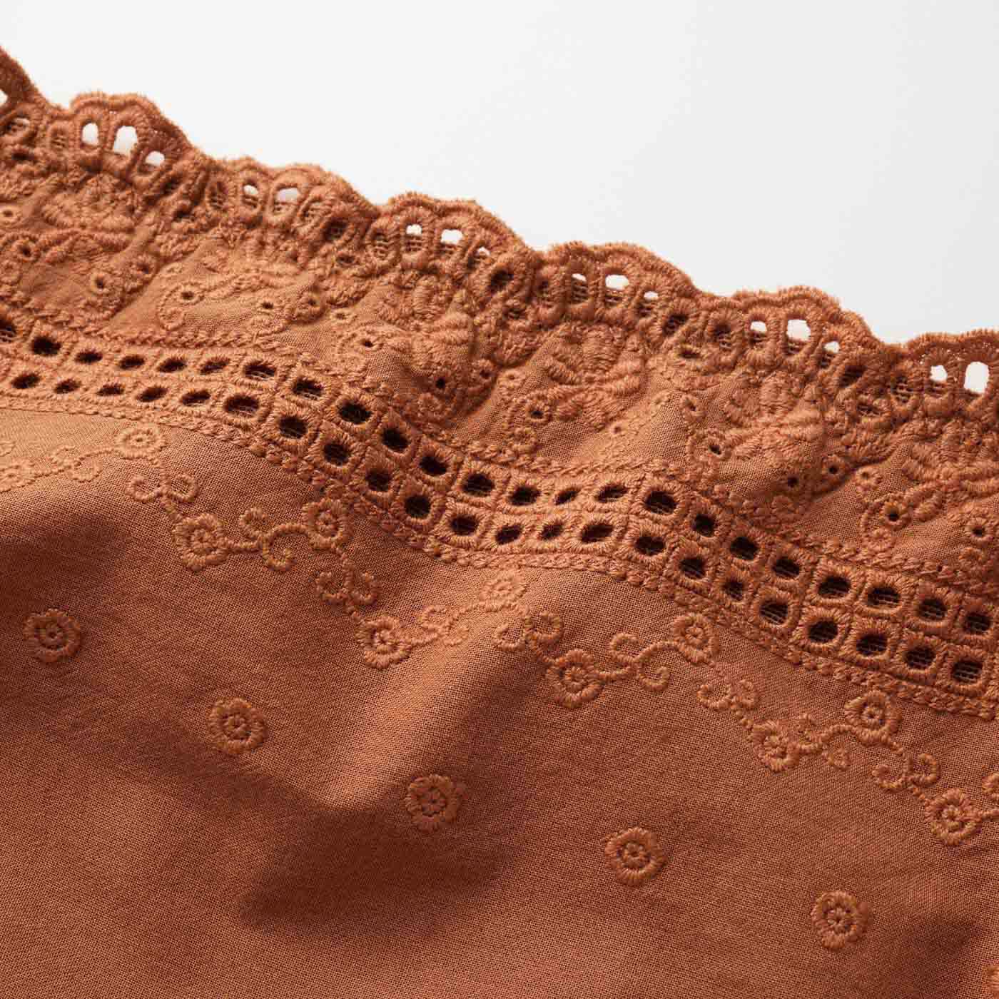 flufeel|ボリュームおさえて フラットブラ〈彩りコットン〉|まるでお洋服のようなカラーとコットン地の刺しゅうレース。