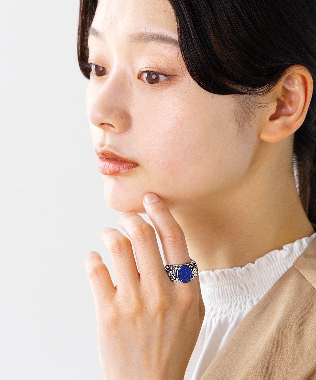フェリシモの雑貨 Kraso|精巧な作りにうっとり ウィリアム・モリス リング〈兄弟うさぎ〉|大ぶりなリングは大人の装いのアクセントに。