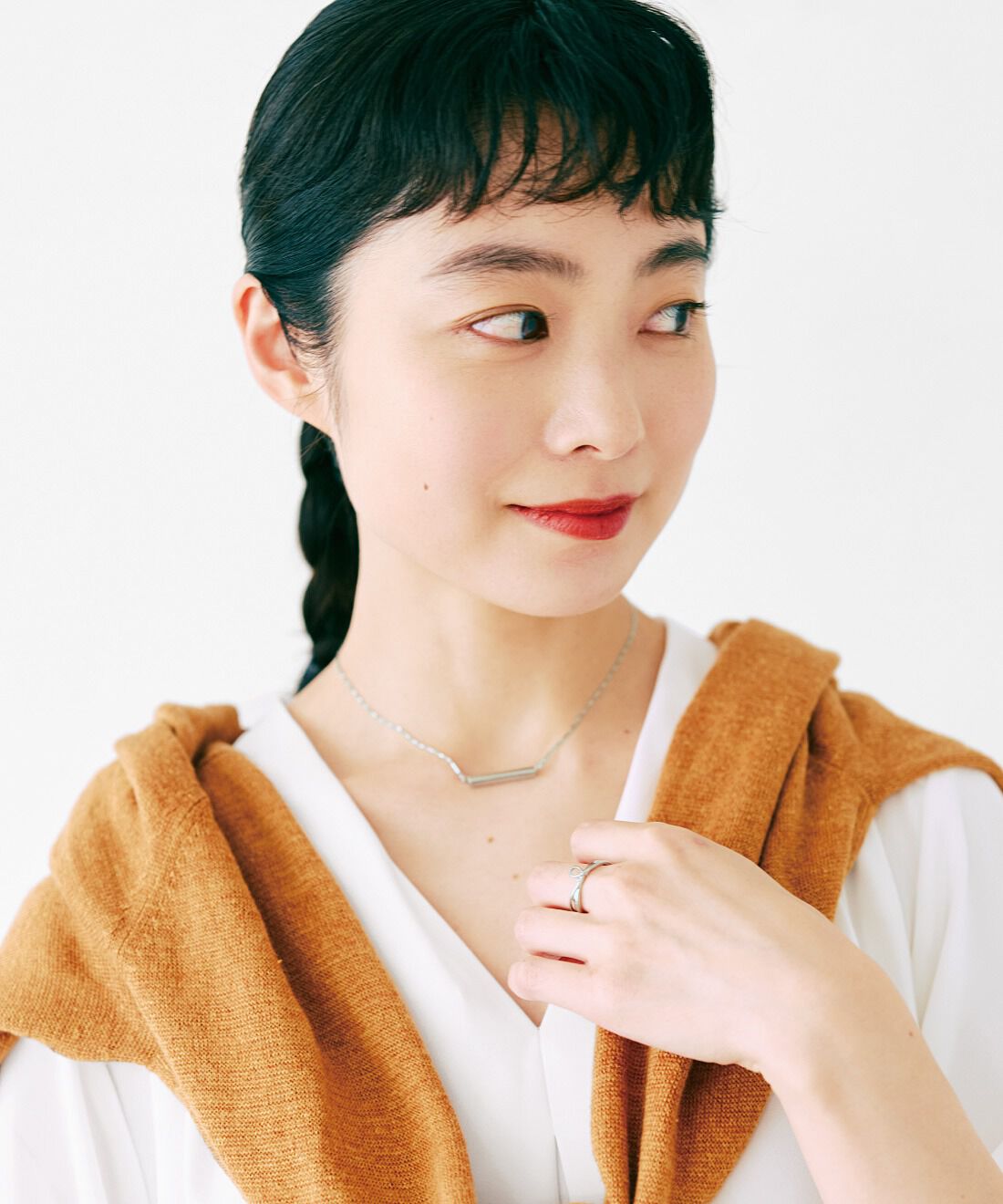 フェリシモの雑貨 Kraso|スタイリストりさ&times;UP.de　秒で華やぐ！マグネット着脱ネックレス＆イヤカフにもなるリングセットの会〈ゴールドカラー〉|お仕事モードにスイッチオン！