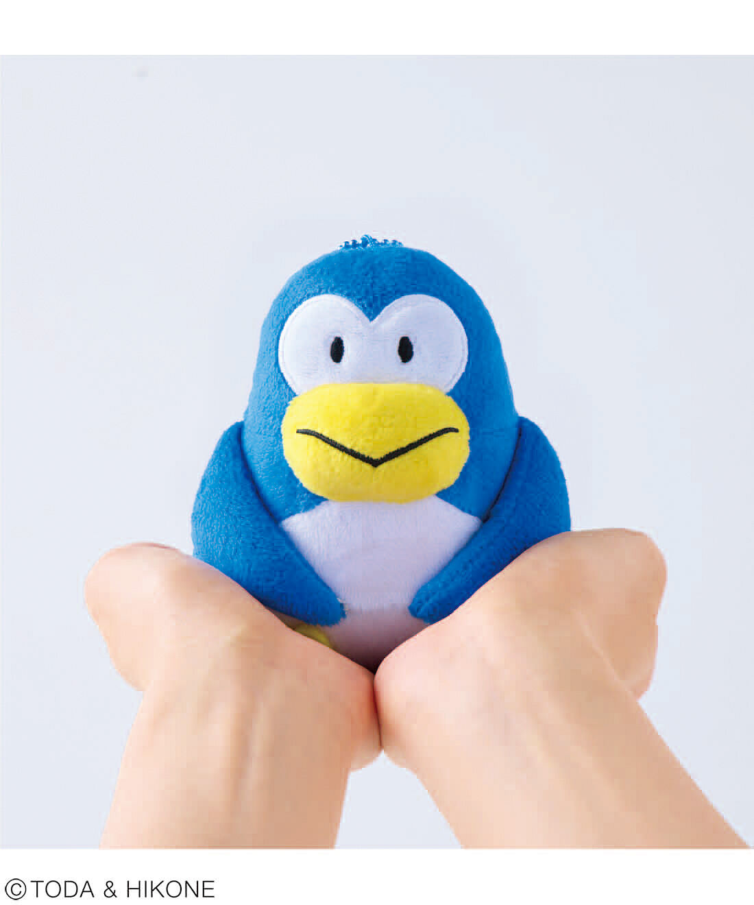 フェリシモの雑貨 Kraso|パピプペンギンズ　ぬいぐるみポーチの会|ちょこんと手に乗るサイズ感。