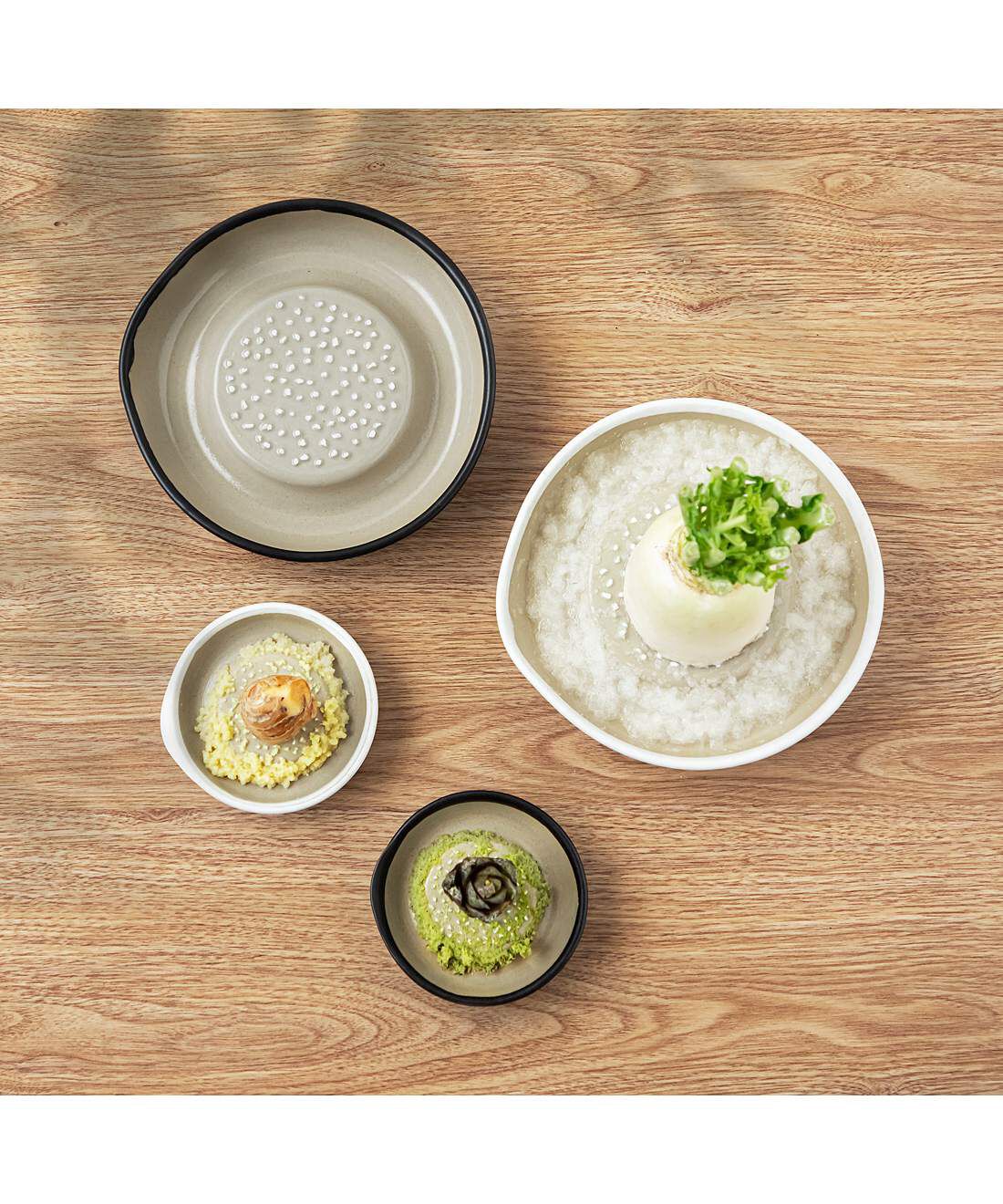 フェリシモの雑貨 Kraso|ハレとケ 石見焼 おろし器〈小/白〉|大小ぞれぞれ白と黒の２色展開。
