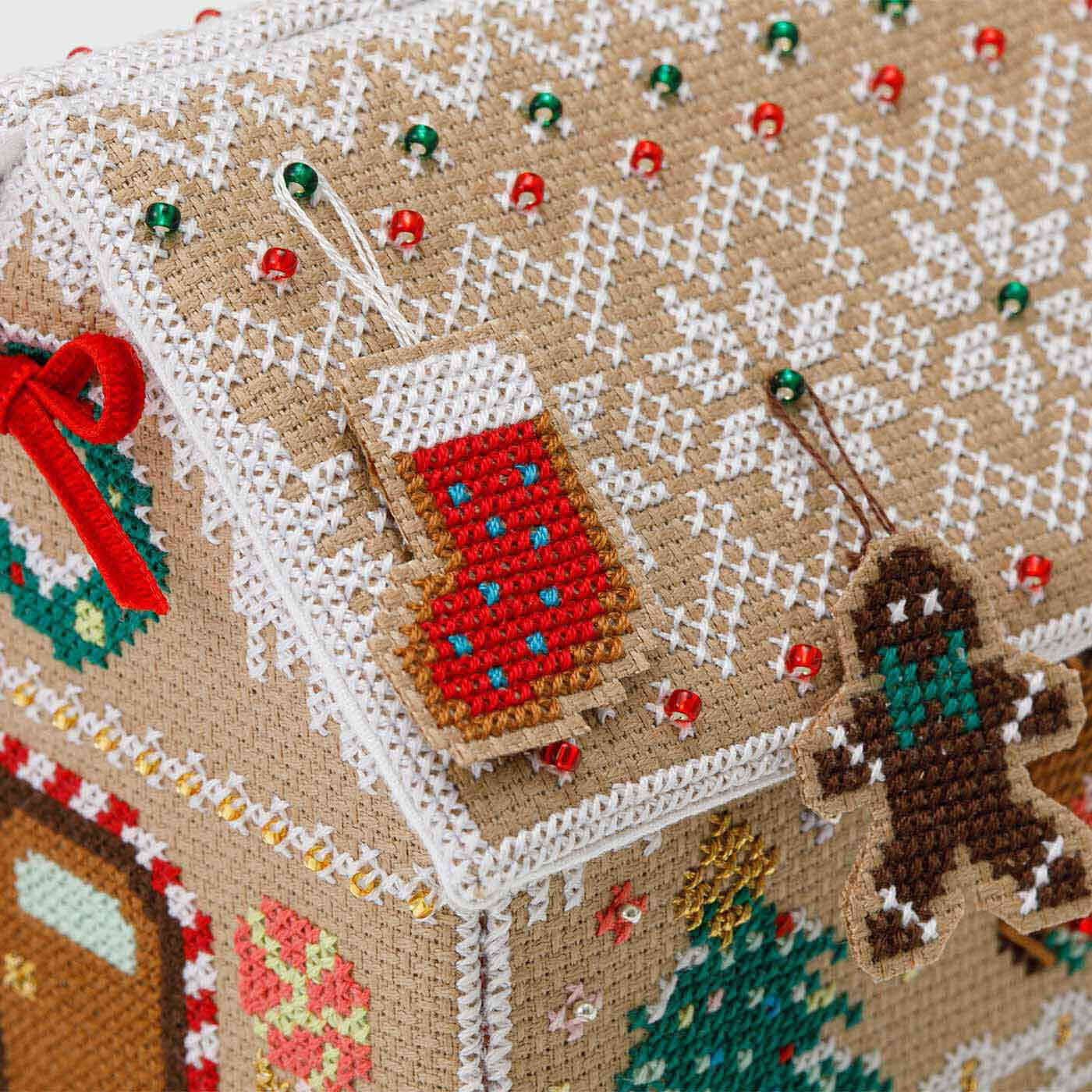 クチュリエ|【タイプが選べる】クリスマスのあこがれを詰め込んで クロスステッチで作るジンジャーブレッドハウス