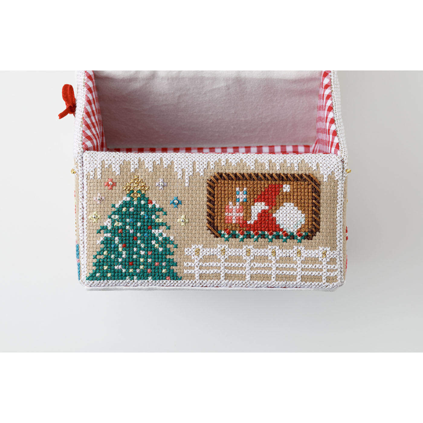 クチュリエ|【タイプが選べる】クリスマスのあこがれを詰め込んで クロスステッチで作るジンジャーブレッドハウス|3:きらきらツリーとサンタさん
