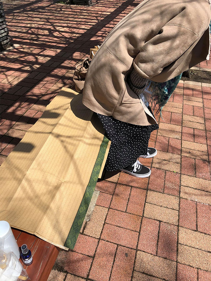 腰を下ろしたところ、、、、