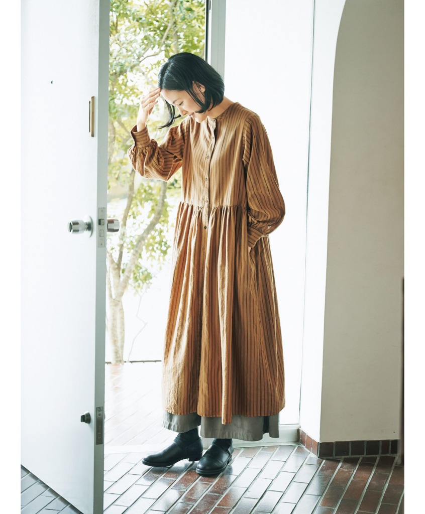 ぼわっとシルエットのワンピースで秋コーデがこなれ感たっぷりに