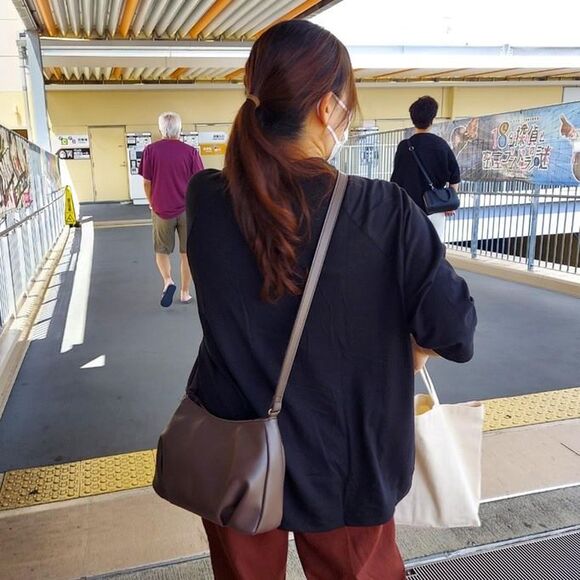 
鞄職人とお母さんが作った　職人本革のパルトゥネールバッグ〈文人茶色〉
