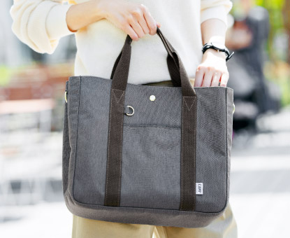 荷物を仕切ってすっきり収納　Ｔトート〈撥水（はっすい）〉の会 月1個 &yen;3,900（+10% &yen;4,290）